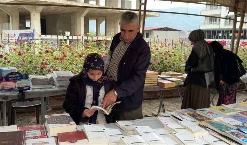 Derecik’te 2. Kitap Fuarı Kapılarını Açtı