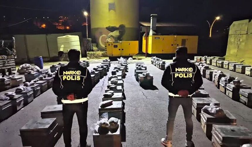Hakkari’de arı kovanlarına gizlenmiş 91 kilo uyuşturucu ele geçirildi