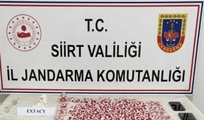 Siirt’te “Dur” İhtarına Uymayan Sürücüden 51 Kilo Esrar Çıktı