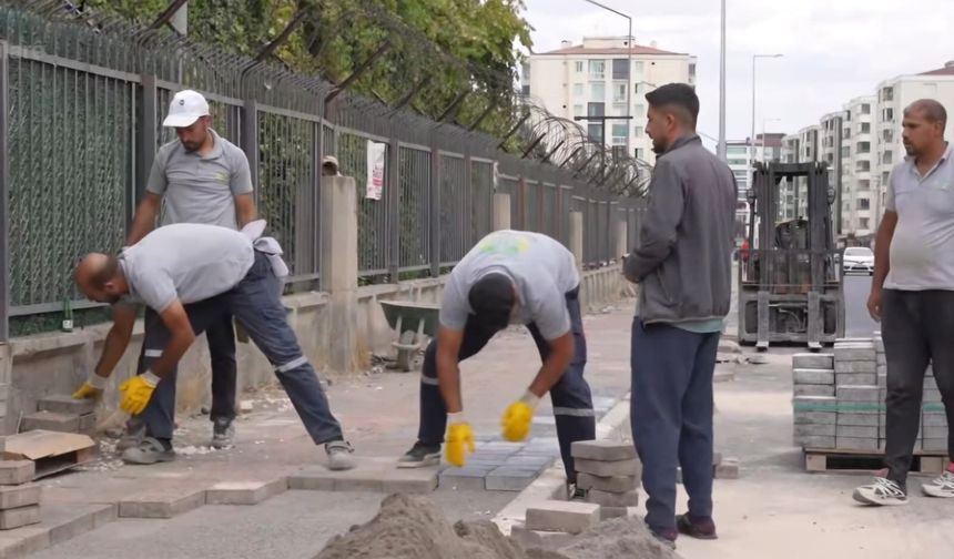 Bağcılar’da kazı sonrası bozulan yollar yenileniyor