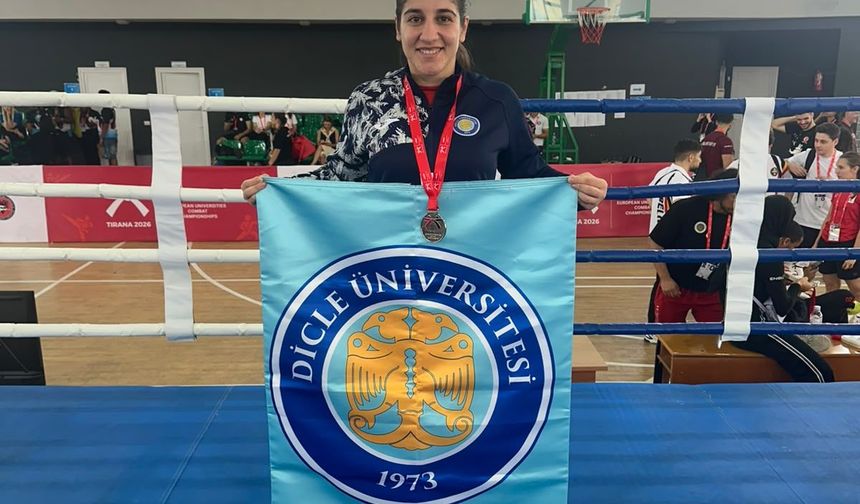 Dicle Üniversitesi Öğrencisi Kick Boks'ta Tarih Yazdı