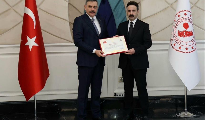 Yenişehir Kaymakamı Yunus Ataman’a Sosyal Yardım Hizmetleri Başarısı Ödülü