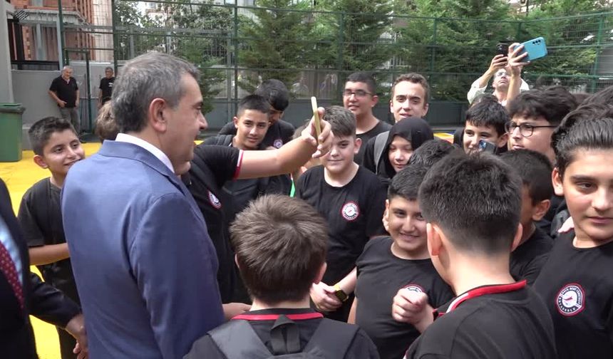 Milli Eğitim Bakanı Tekin'den, mektupla kendisini okullarına davet eden öğrencilere ziyaret