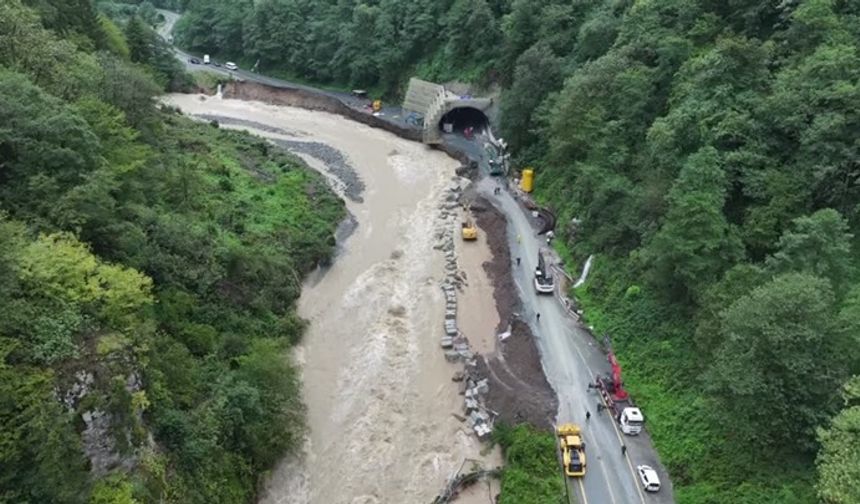 Bakanlar Uraloğlu ile Bak, Çamlıhemşin-Ayder Yaylası yolunda incelemede bulundu