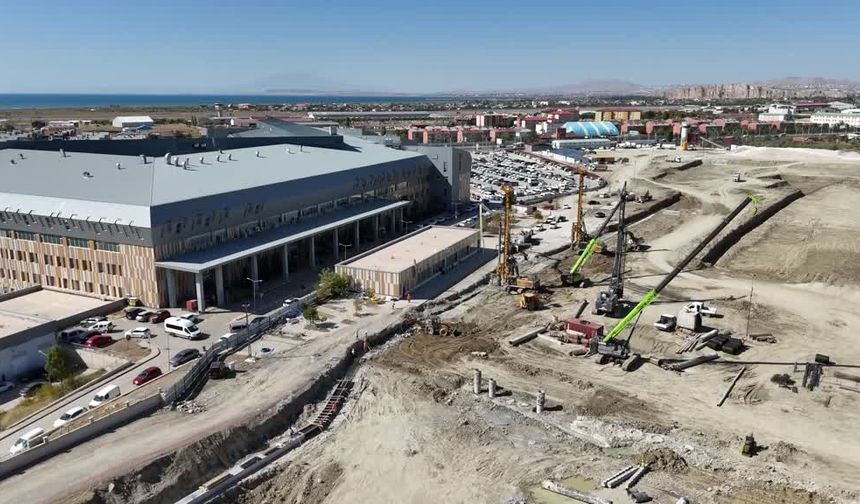 Van’da 800 yataklı şehir hastanesinin inşaatı hızla sürüyor