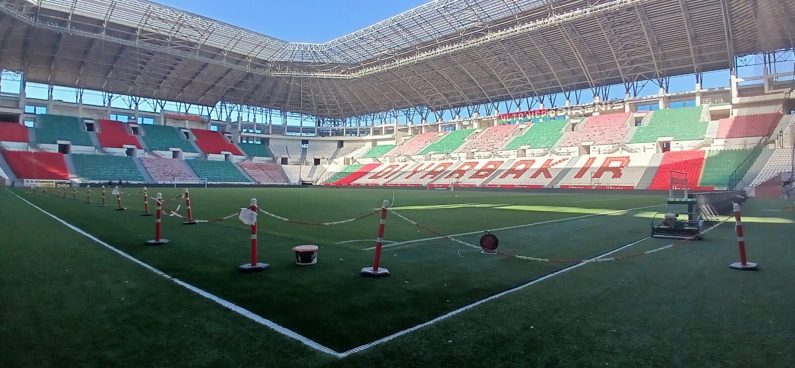 Amedspor, Sarıyer’i Diyarbakır’da Ağırlıyor Stadyumda Heyecanlı Hazırlık (2)