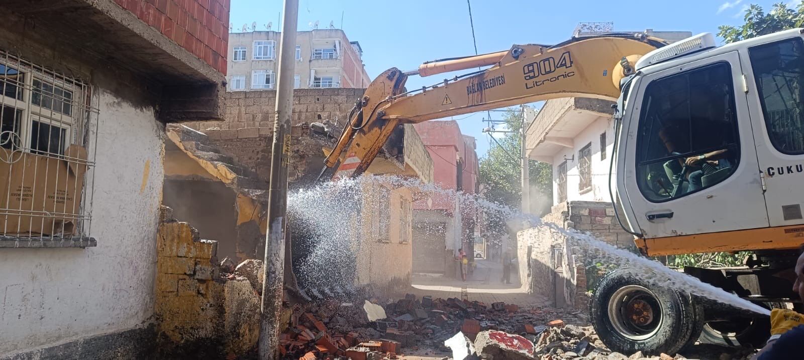 Bağlar’da Tehlikeli Binalar Bir Bir Kaldırılıyor (4)