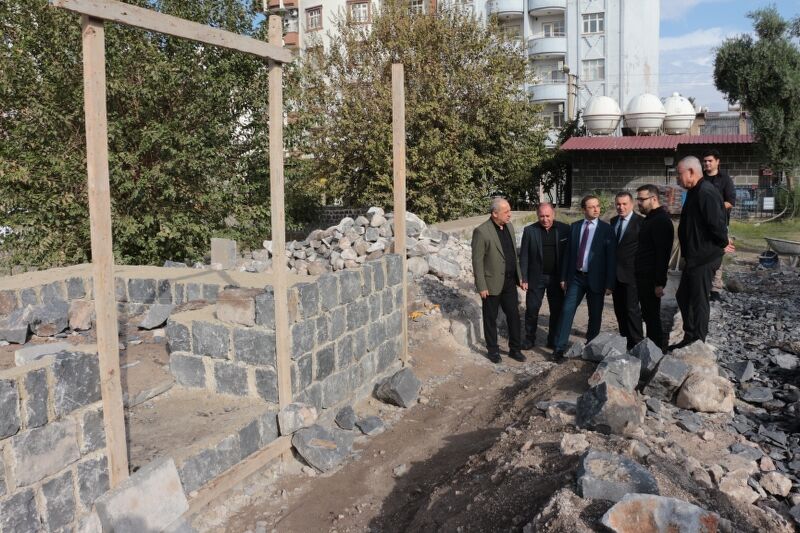 Cizre’de Tarihi Abdaliye Medresesi’nin Girişi Yenileniyor (3) 800X533