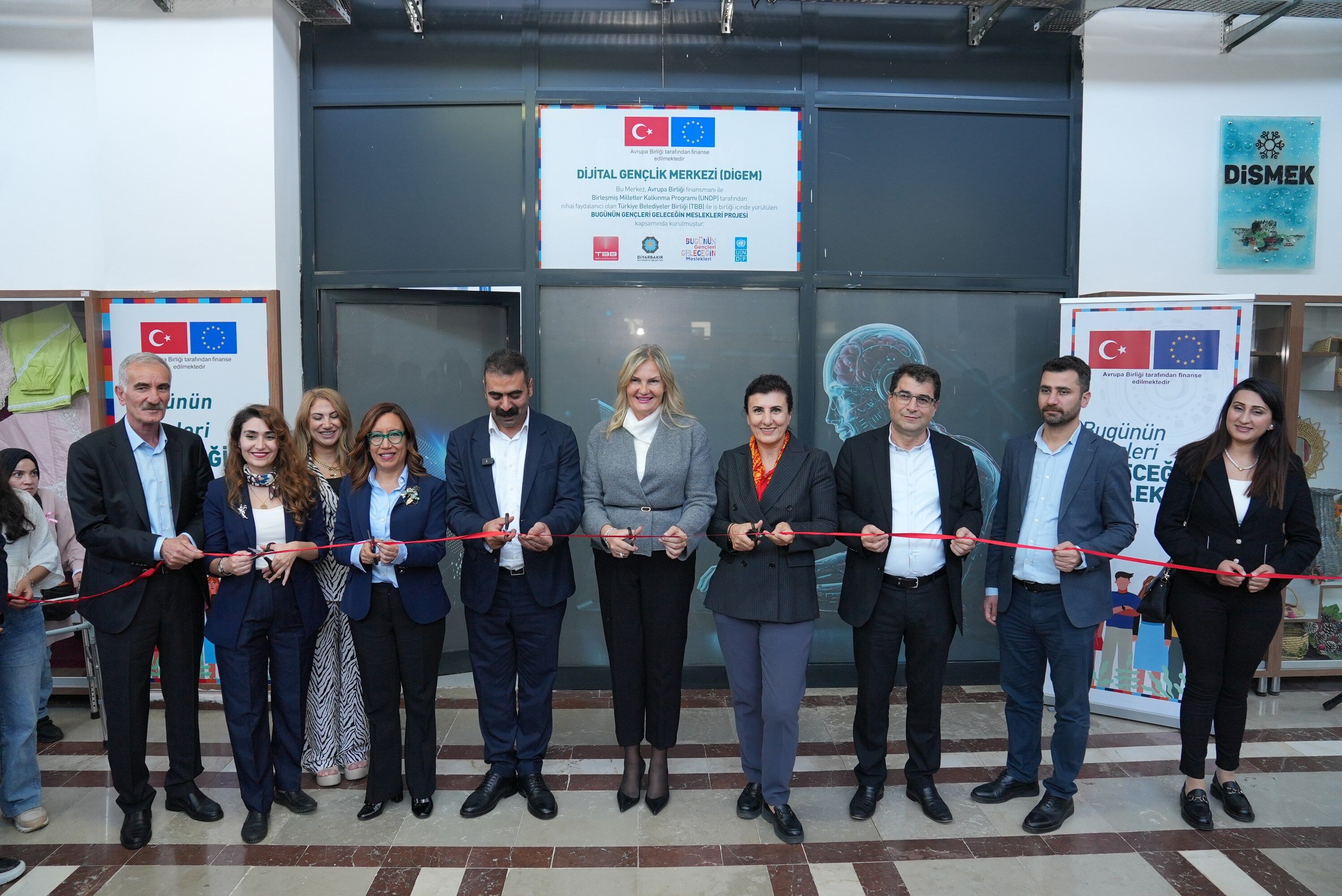 Diyarbakır'da Dijital Gençlik Merkezi Açıldı (1)