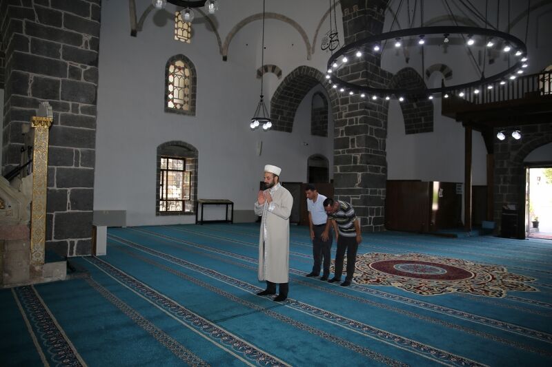 Diyarbakır’da Imamlar Tarihi Camileri Dört Dilde Tanıtıyor (3) 800X533