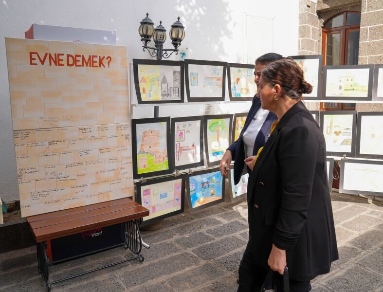 Diyarbakır’da Tutuklu Gençlerden Umut Dolu Sanat Sergisi Açıldı (2) 787X600