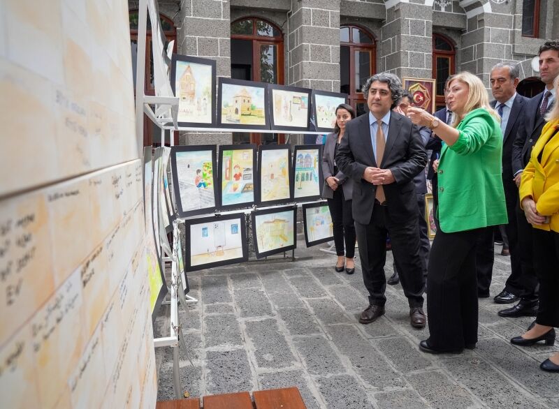 Diyarbakır’da Tutuklu Gençlerden Umut Dolu Sanat Sergisi Açıldı (4) 800X586