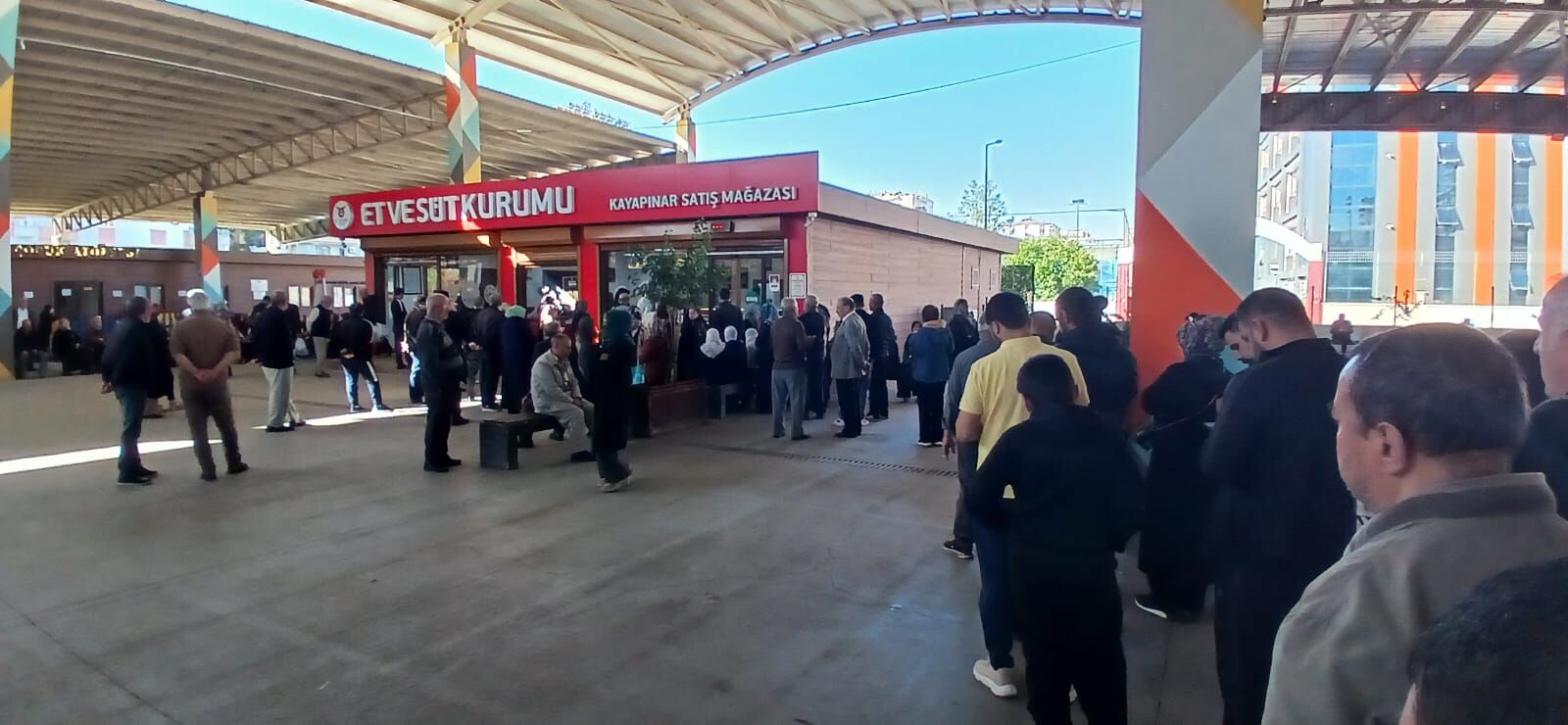 Diyarbakır’da Ucuz Et Sırası Bitmek Bilmiyor Önce Fiş Alanlar, Et Kalırsa Fişi Olmayanlara (1)