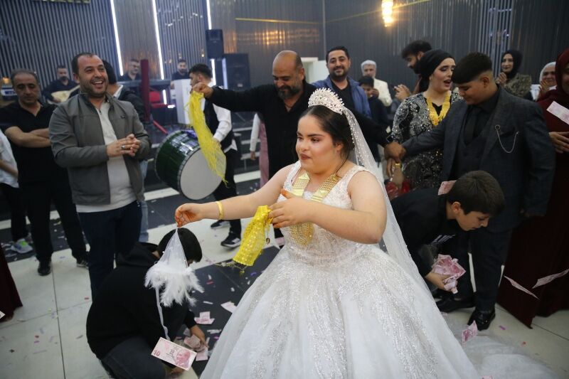 Down Sendromlu Genç Kız Hayalini Diyarbakır’da Yaşadı (2) 800X533