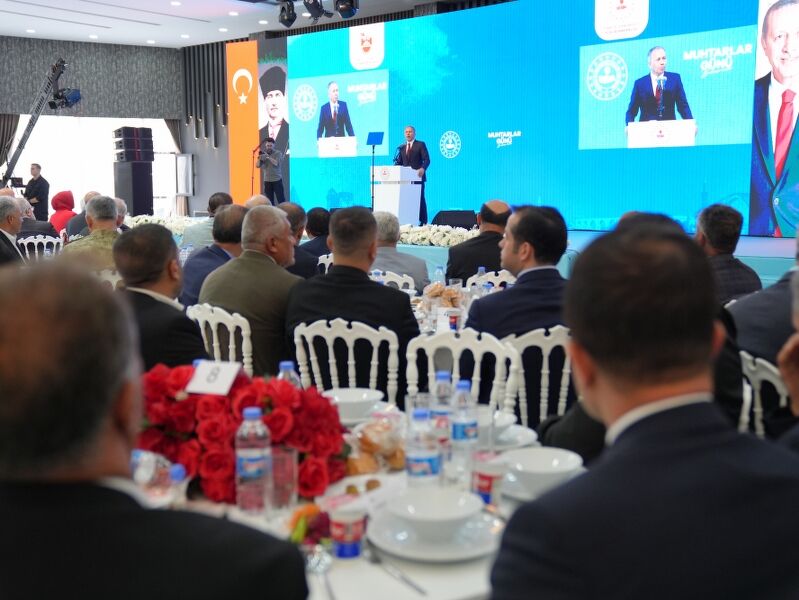 İçişleri Bakanı Yerlikaya, Diyarbakır'da Muhtarlar Günü Buluşmasında Konuştu (3) 799X600