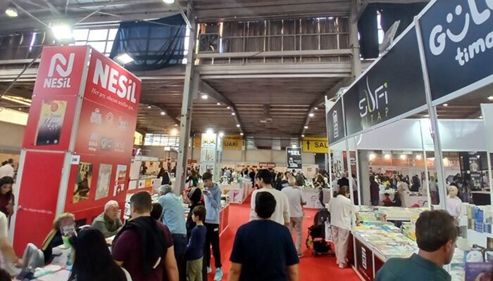 Ki̇tap Fuari Kalabalik
