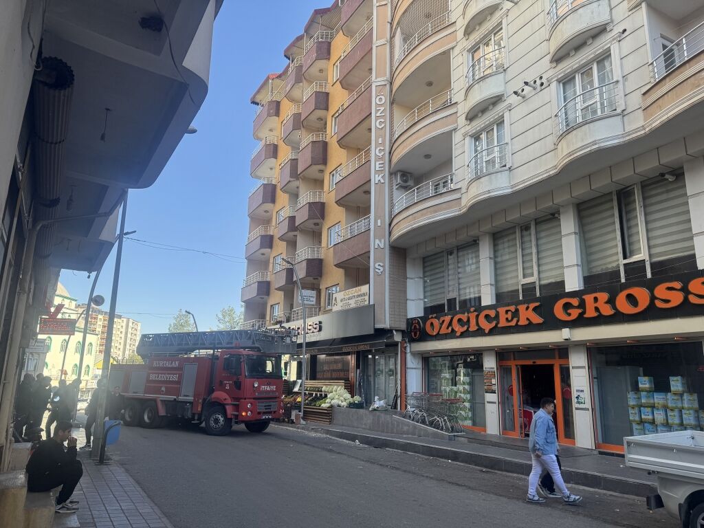 Kurtalan’da Daire Yangını 7 Kişi Hastaneye Kaldırıldı (1) 1024X768