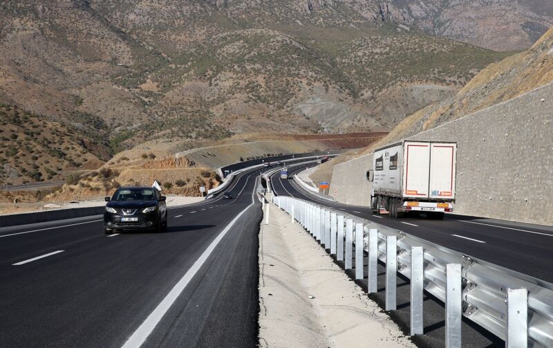 Sarp Dağlar Arasında Güvenli Yol Bitlis–Diyarbakır Hattı Yenilendi (3) 800X503