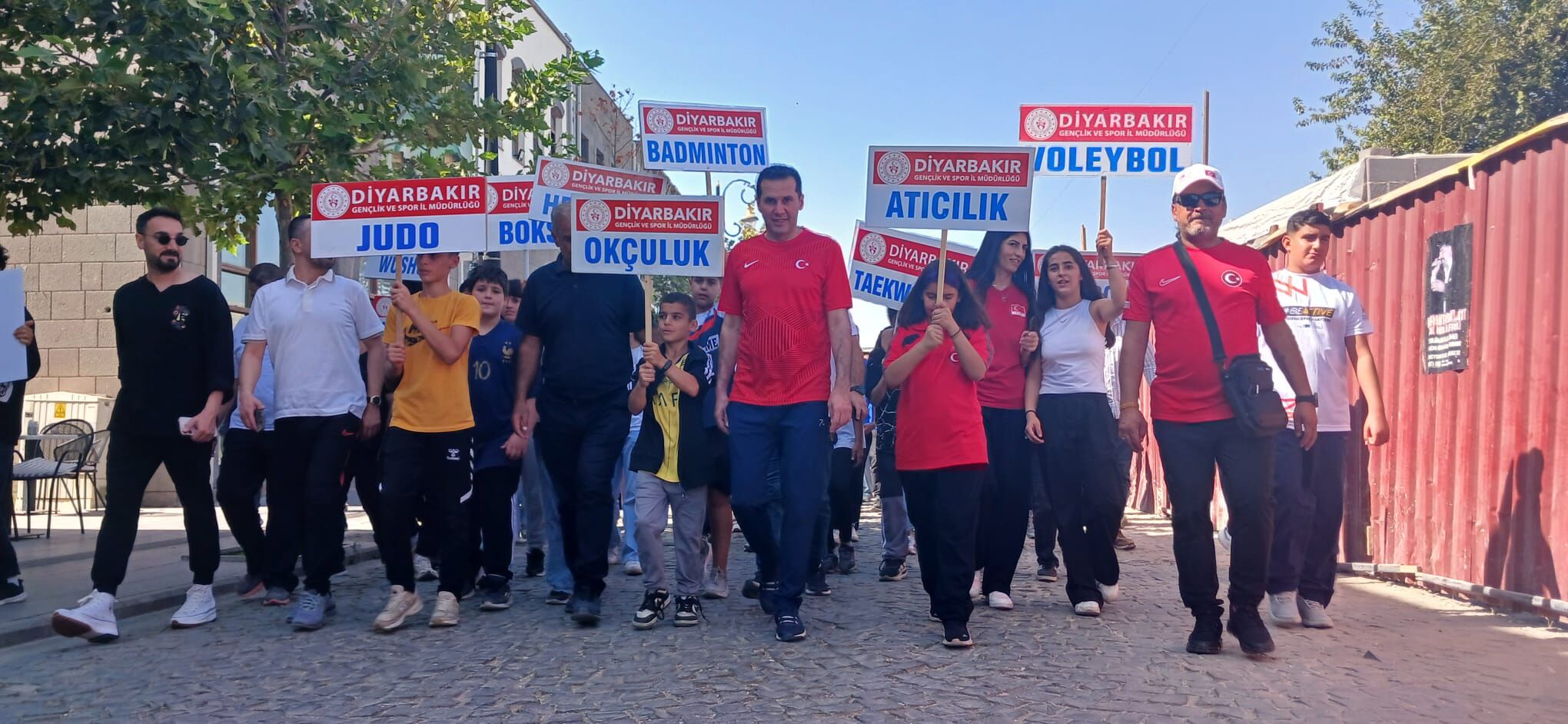 Sporcular Tarihi Surlar Eşliğinde Yürüdü, Kent Sporla Renklendi (5)
