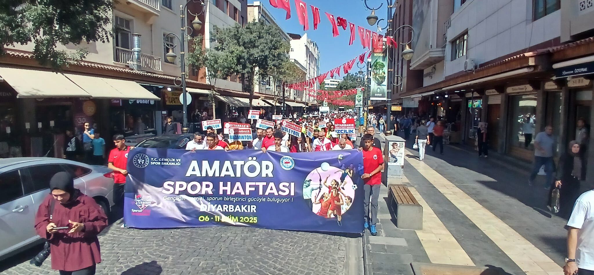 Sporcular Tarihi Surlar Eşliğinde Yürüdü, Kent Sporla Renklendi (8)