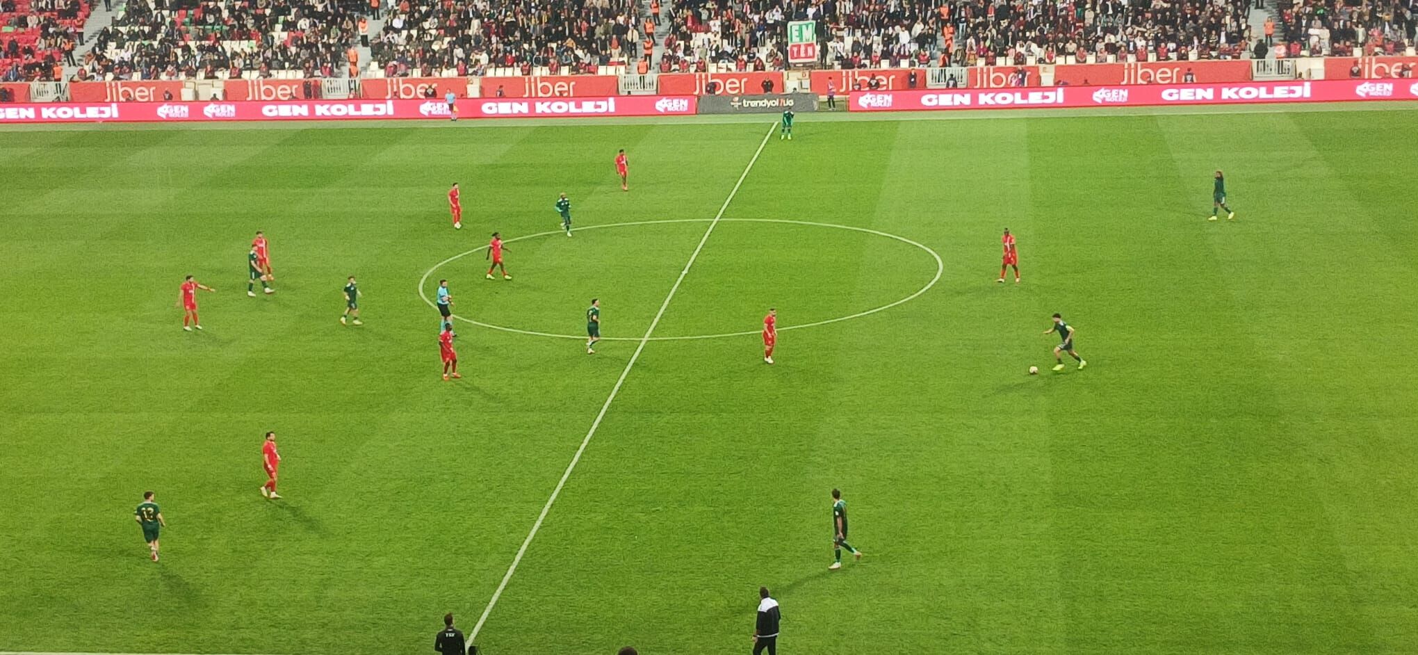 Amedspor Ilk Yarı Üzdü, Ikinci Yarı Sevindirdi 2 1 (2)