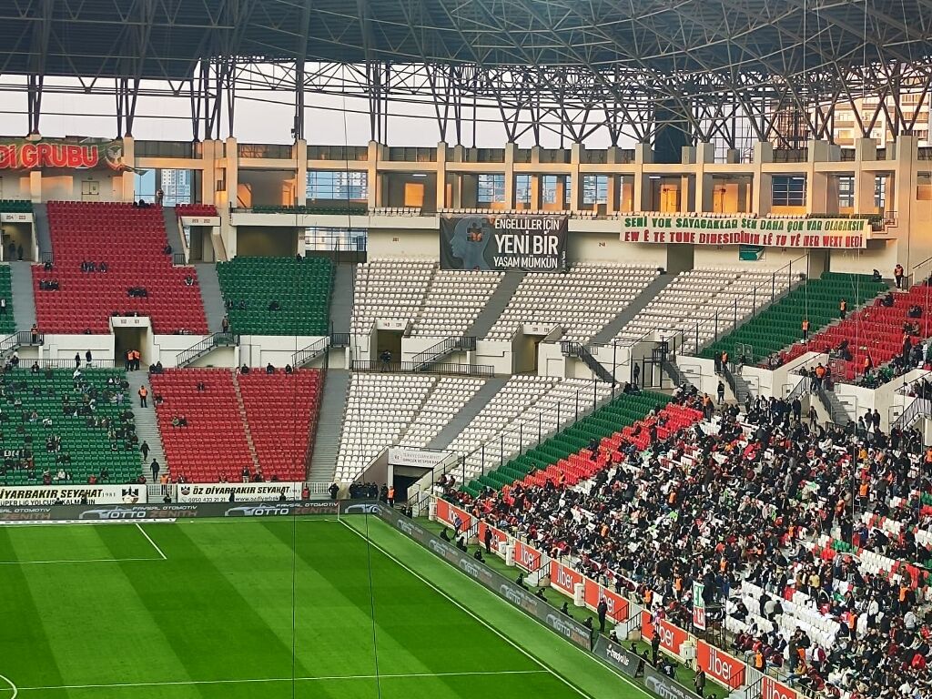 Amedspor Maçında Diyarbakır’da Anlamlı Farkındalık Oluşturuldu (4) 1024X768