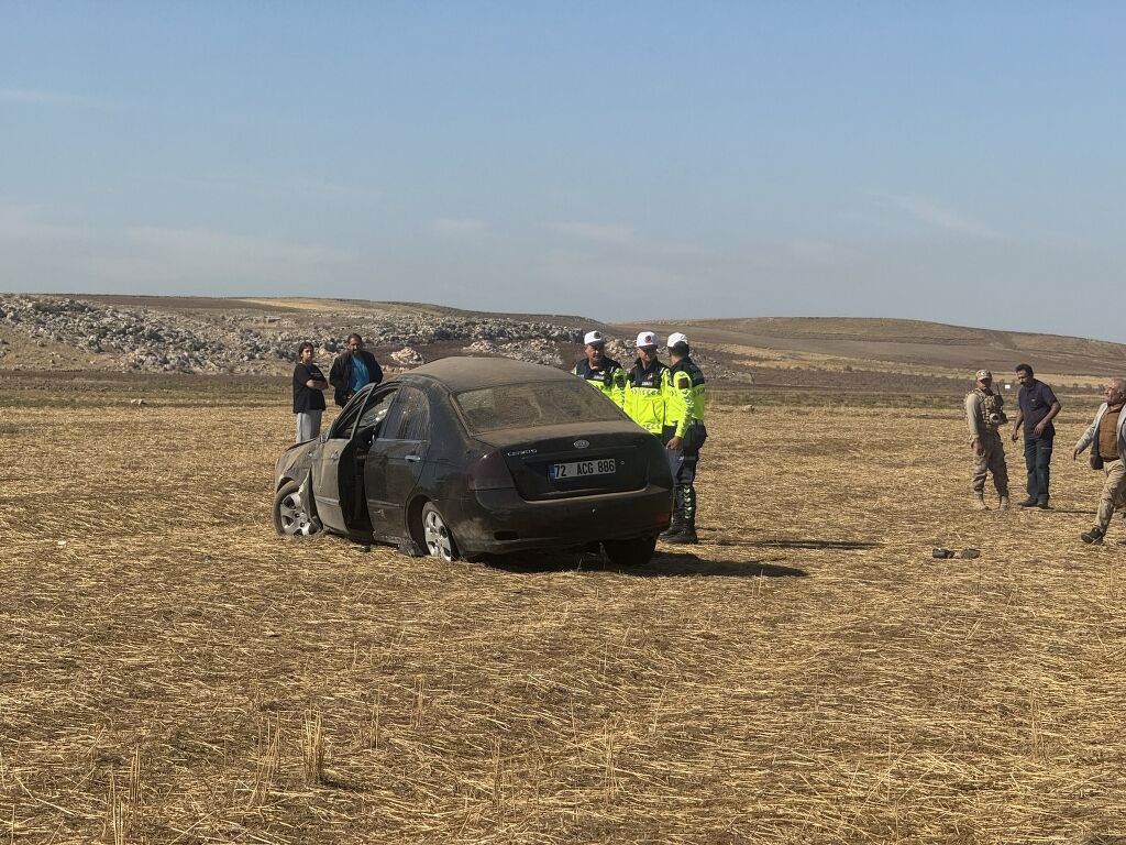 Devrilen Otomobildeki 1 Kişi Öldü, 1 Kişi Ağır Yaralandı (1) 1024X768