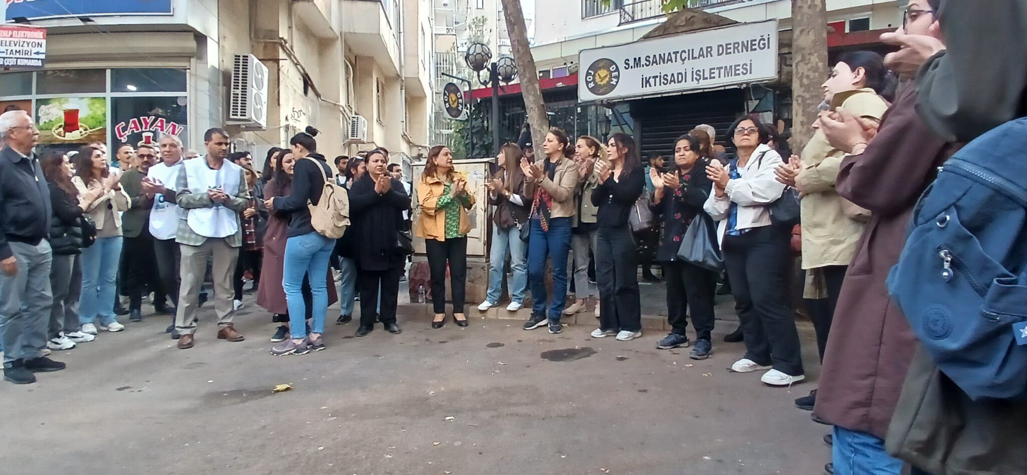 Diyarbakır’da Bir Kafe Hakkında Gençleri Suça Sürüklediği Iddiası (2)