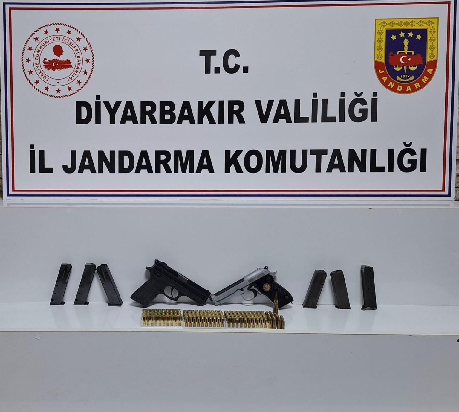 Diyarbakır’da Jandarmadan Operasyon Silah Ve Mühimmat Ele Geçirildi (2)