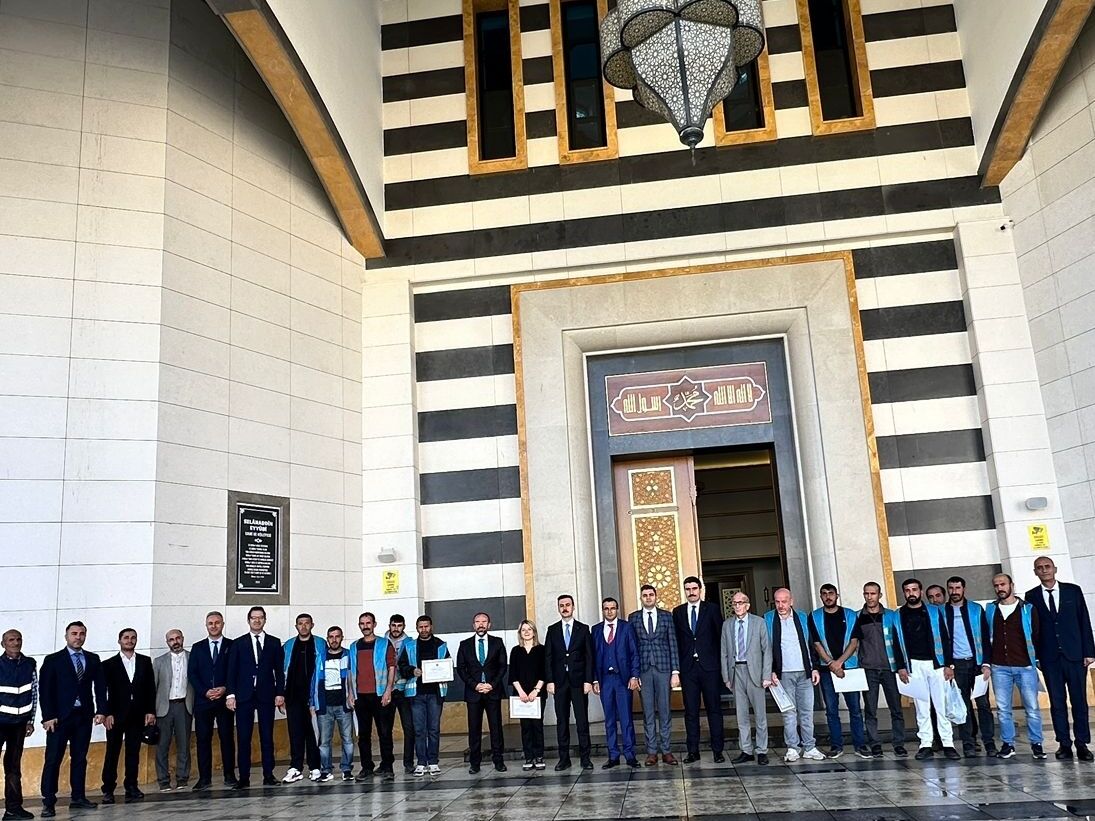 Hükümlülerden Oluşan Mobil Ekipler, Diyarbakır’daki Camileri Yeniliyor (4)