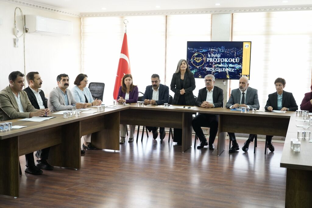 Kulp’ta Kadın Emeğiyle Süt Üretimi Canlanacak Mandıra Tesisi Için Imzalar Atıldı (1) 1024X683