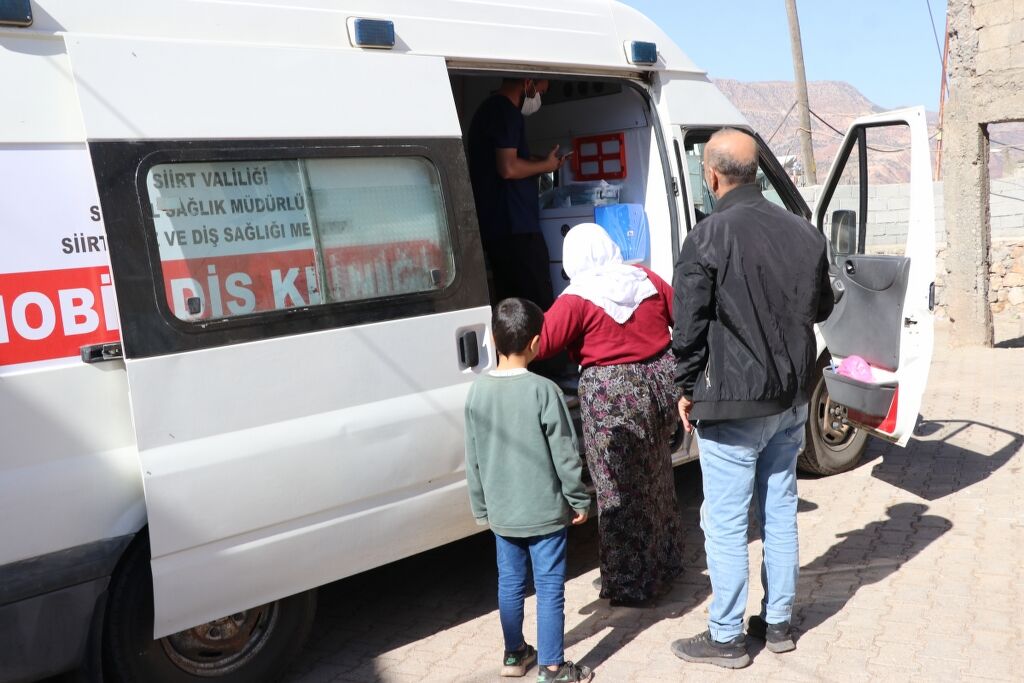 Siirt’te Mobil Diş Kliniği Köy Köy Dolaşıp Ağız Sağlığı Hizmeti Veriyor (1) 1024X683