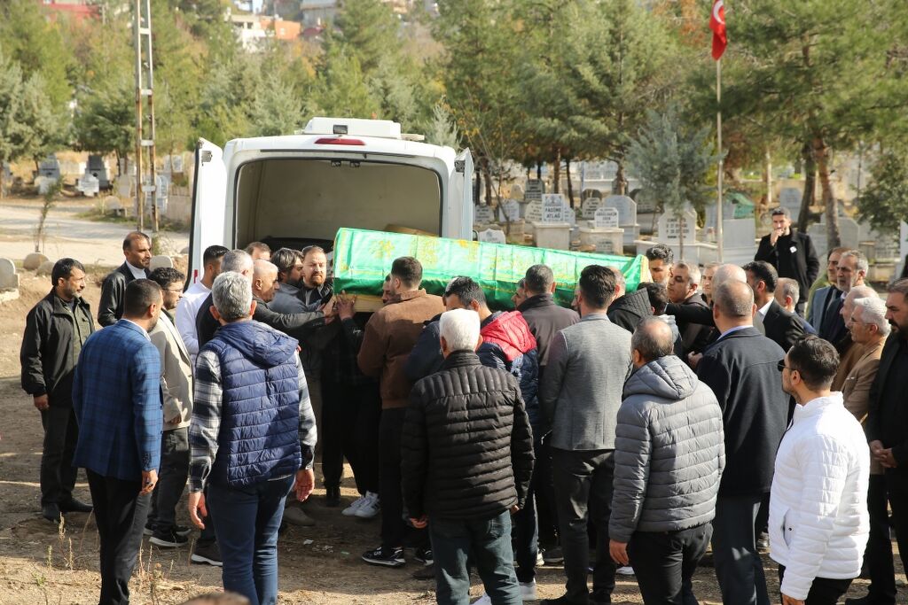 Üniversite Hocası Doç. Dr. Semih Serkant Aktuğ Son Yolculuğuna Uğurlandı (1) 1024X683