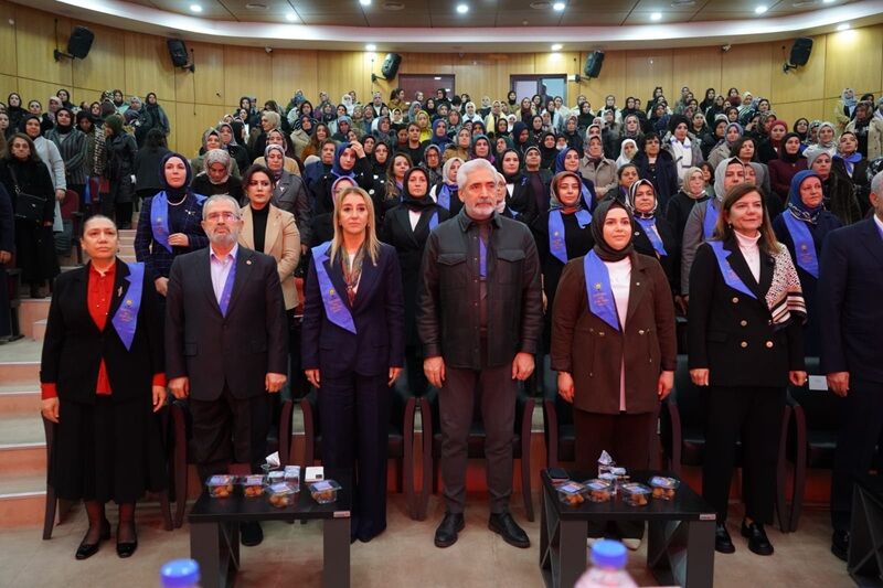 Ak Kadın Kolları