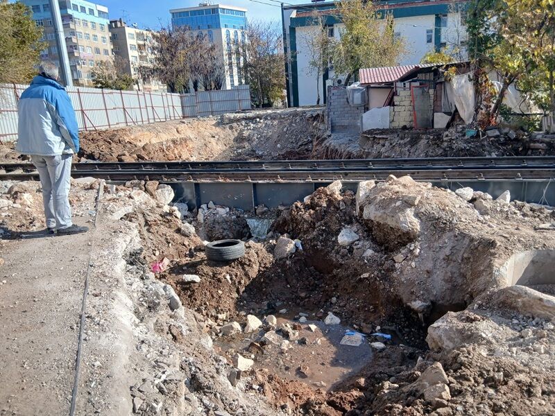 Altgeçit Tren Koşuyolu