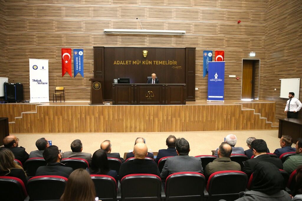 Anayasa Mahkemesi Üyesi Diyarbakır’da Hukuk Öğrencileriyle Buluştu (3) 1024X683
