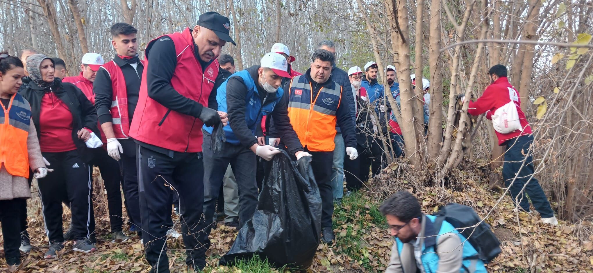 Diyarbakır’da 5 Aralık Dünya Gönüllüler Gününde Hevsel Bahçeleri’nde Anlamlı Etkinlik (1)