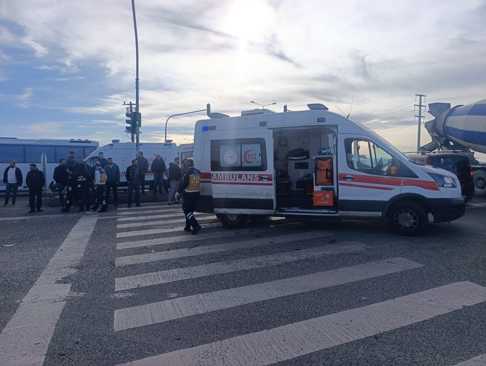 Diyarbakır'da Otomobil Ile Çarpışan Hafif Ticari Aracın Sürücüsü Yaralandı (1)