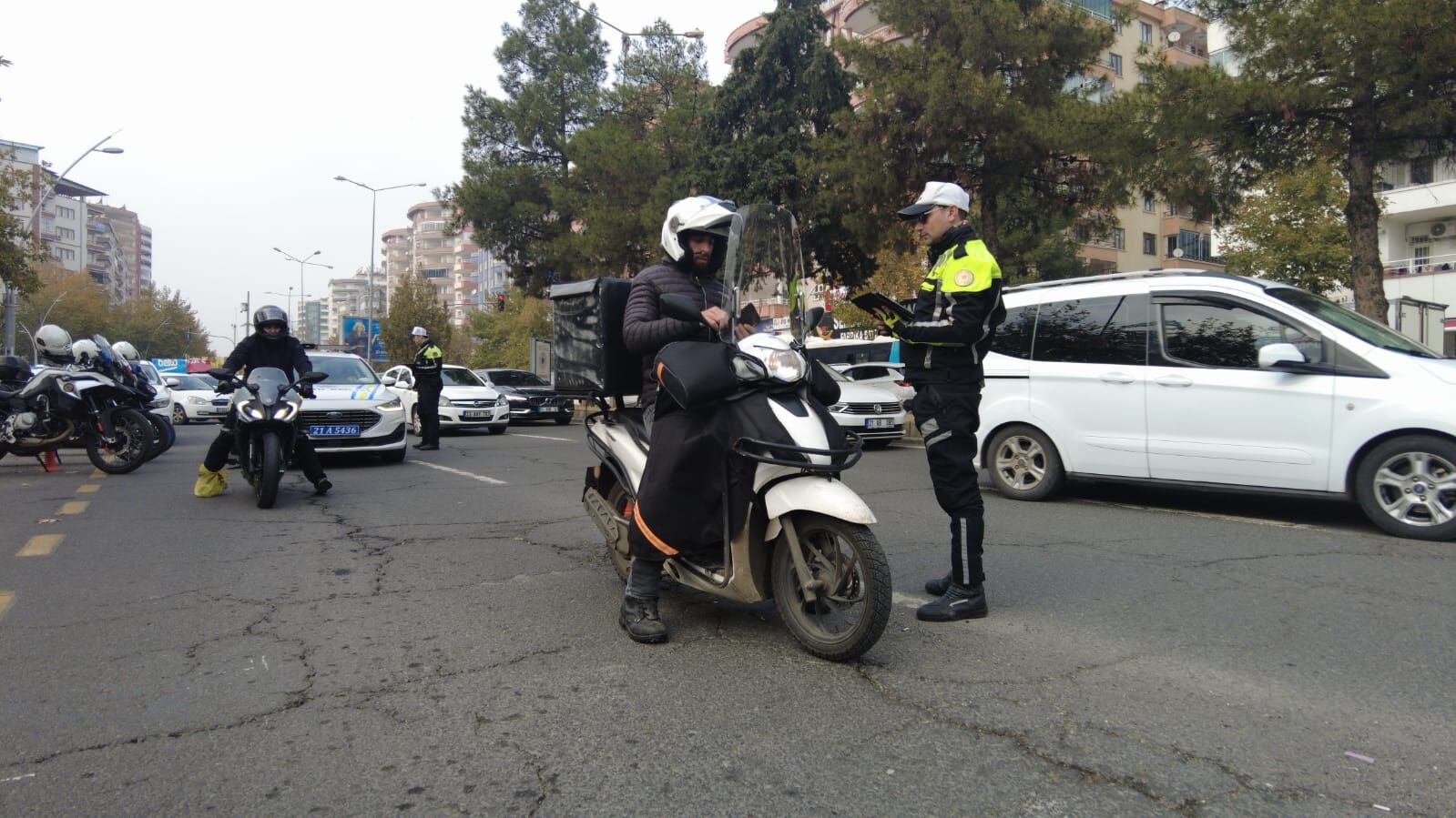 Diyarbakır’da Şahin Trafik Polisleri Denetimleri Artırdı (1)