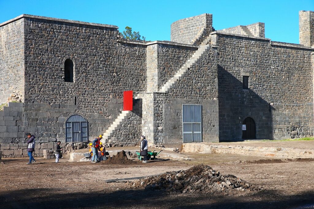 Diyarbakır'da Tarihi Surun Bir Bölümü Gün Yüzüne Çıkarıldı (4) 1024X683