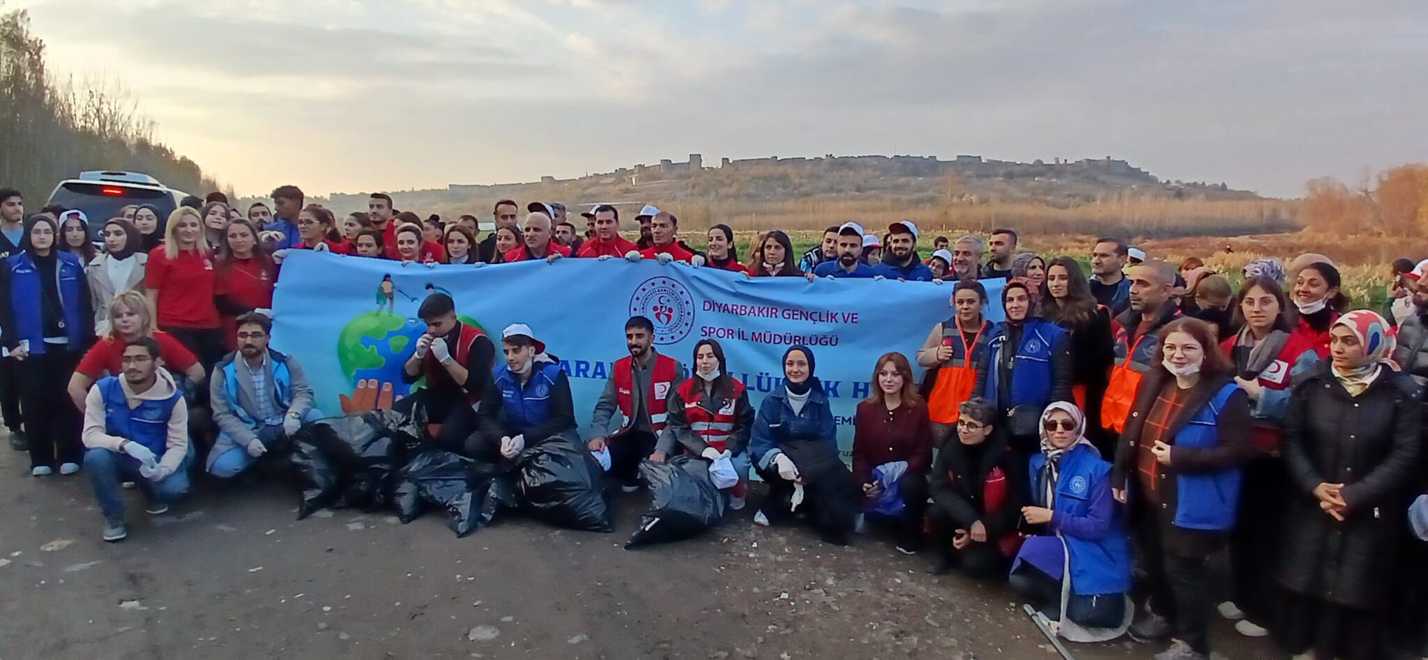 Hevsel Bahçeleri’ndeki Çevre Temizliği Etkinliği Toplu Fotoğraf Çekimiyle Sona Erdi (2)