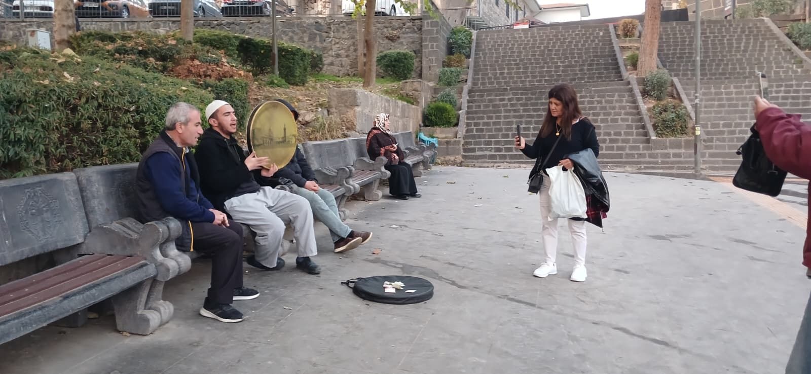 Diyarbakır’ın tarihi Sur ilçesinde arbane ezgileri ziyaretçileri büyülüyor-1