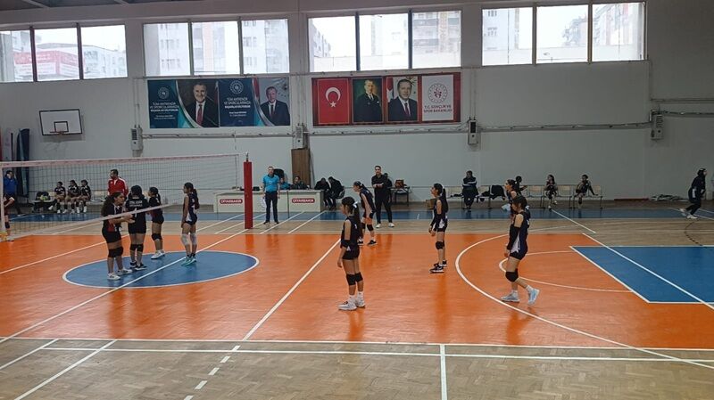 Kız Voleybol Şampiyon