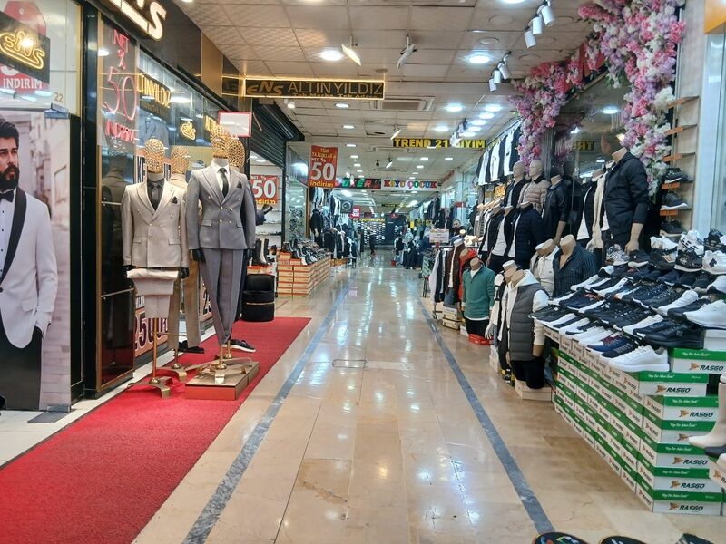 Ofi̇s Yeralti