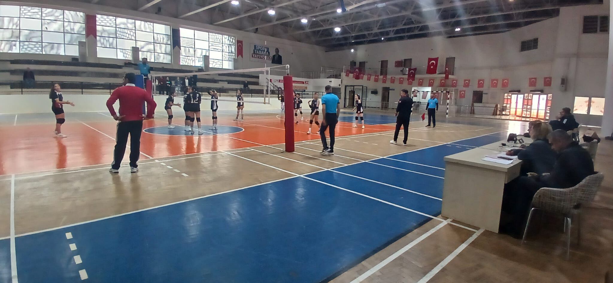 Okul Sporları Yıldızlar Voleybol Yarı Final Maçları Nefes Kesti (2)