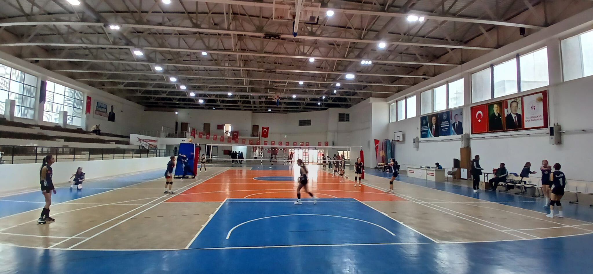 Okul Sporları Yıldızlar Voleybol Yarı Final Maçları Nefes Kesti (3)