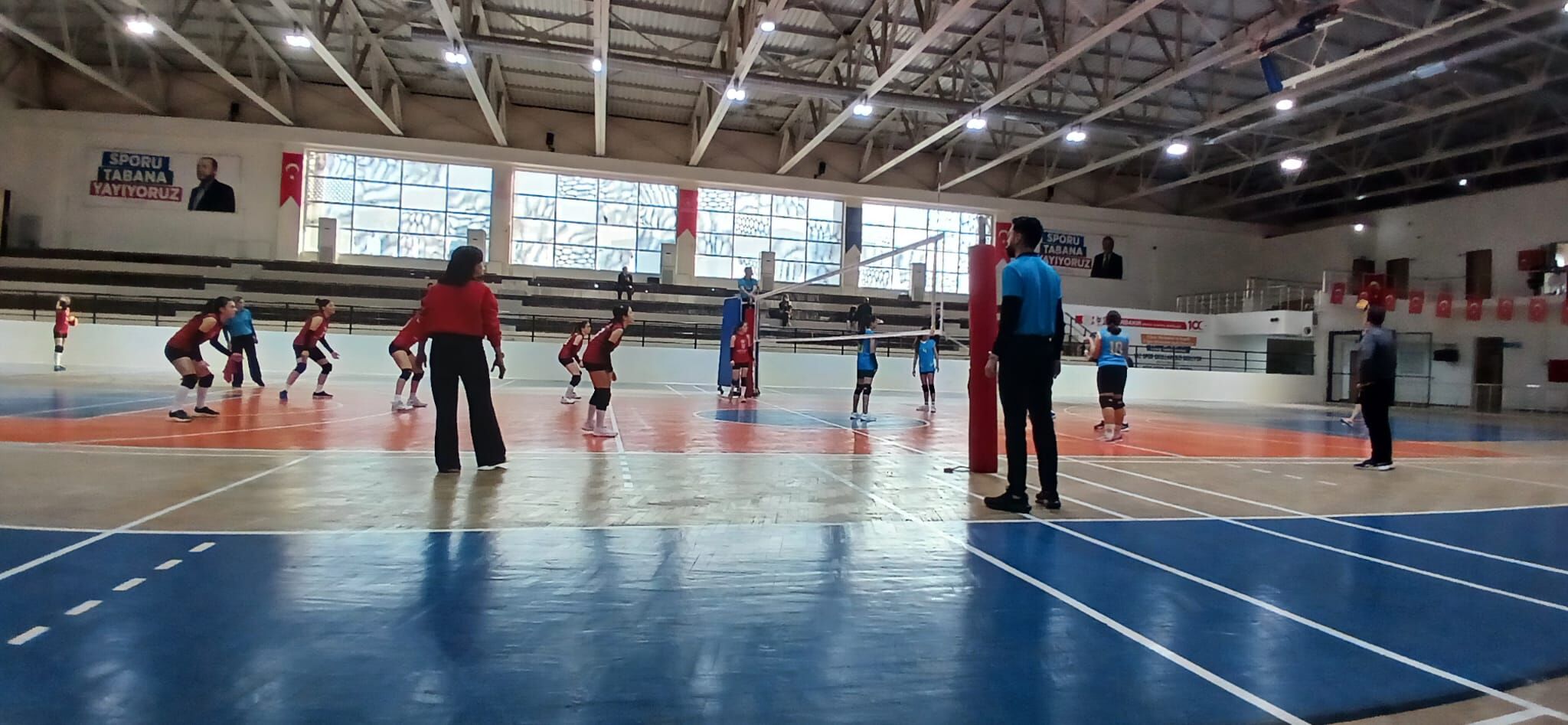 Okul Sporları Yıldızlar Voleybol Yarı Final Maçları Nefes Kesti (7)