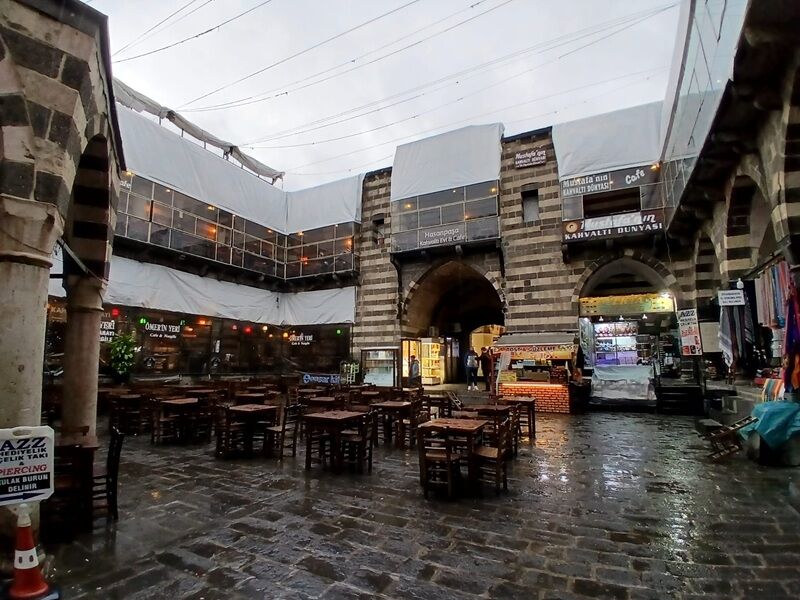 Sur Içi Boş Kaldı