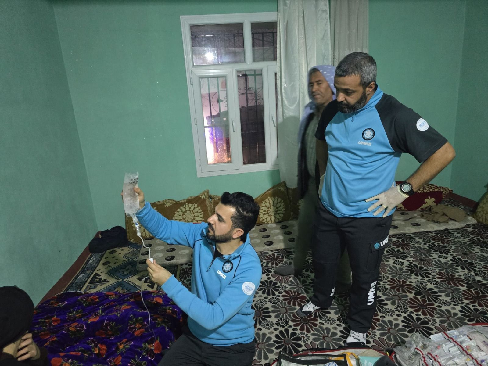 Çınar’da Kapalı Yollar Aşıldı, Anne Ve Bebek Kurtarıldı (10)