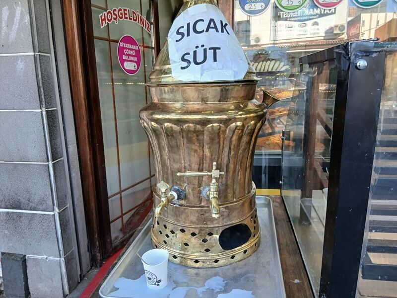 Sıcak Sıcak Sütler